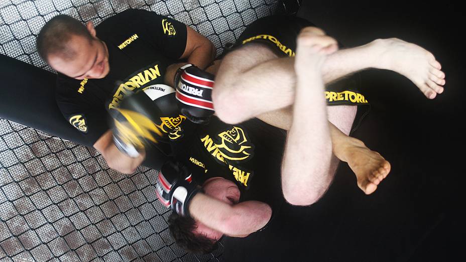 Júnior Cigano, campeão peso-pesado do UFC, treina com repórter do site de VEJA em academia de São Paulo