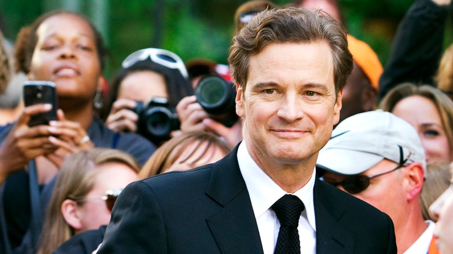 Colin Firth chega para a exibição do filme Railway Man no 38º Festival Internacional de Cinema de Toronto