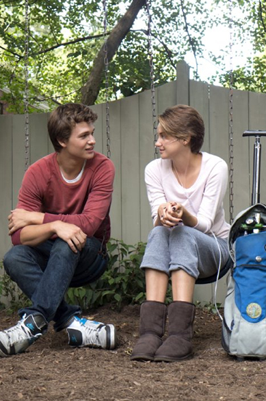 Os atores Shailene Woodley e Ansel Elgort em cena do filme A Culpa É das Estrelas Os atores Shailene Woodley e Ansel Elgort em cena do filme A Culpa É das Estrelas