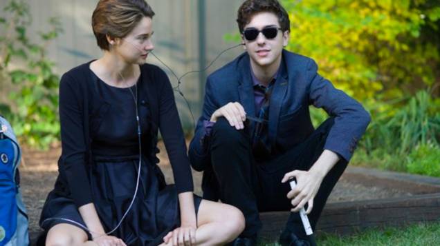 Shailene Woodley e Nat Wolff em cena do filme A Culpa É das Estrelas Shailene Woodley e Nat Wolff em cena do filme A Culpa É das Estrelas