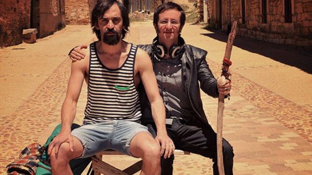 O ator Julio Andrade e o diretor Daniel Augusto, durante as filmagens de Não Pare na Pista, em Santiago de Compostela