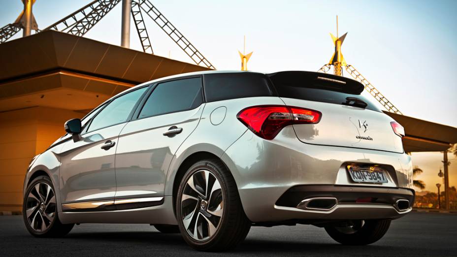 O novo hatch de luxo da Citroën, o DS5