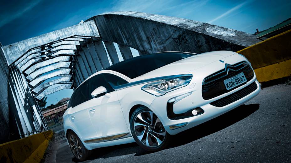 O novo hatch de luxo da Citroën, o DS5