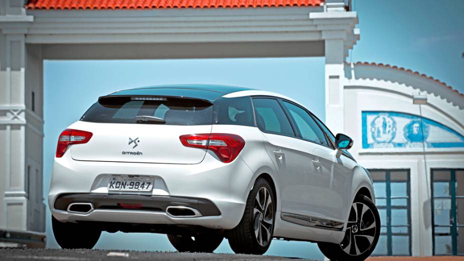 O novo hatch de luxo da Citroën, o DS5