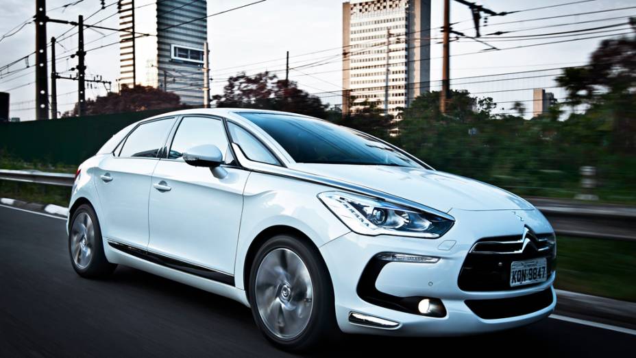 O novo hatch de luxo da Citroën, o DS5