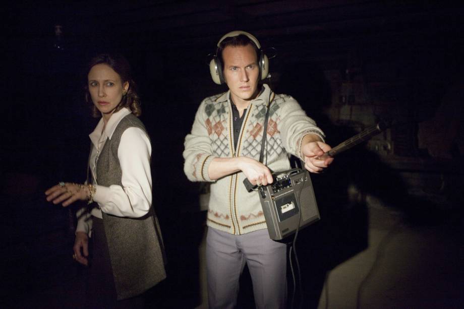 O casal Ed e Lorraine Warren (Patrick Wilson e Vera Farmiga) em cena do filme Invocação do Mal