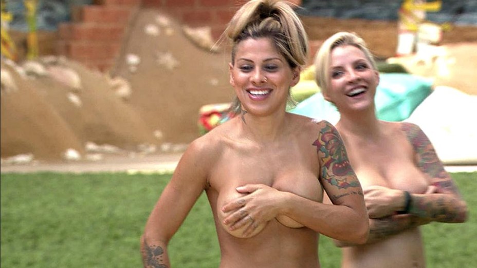 Clara e Vanessa cumprem promessa após mais um paredão do BBB14