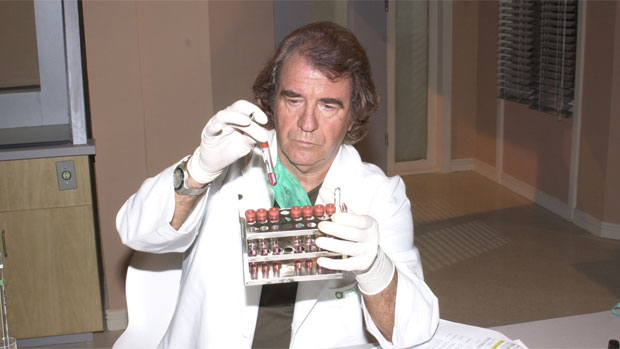 Como Juca de Oliveira fez de seu cientista em ‘O Clone’ um marco na TV