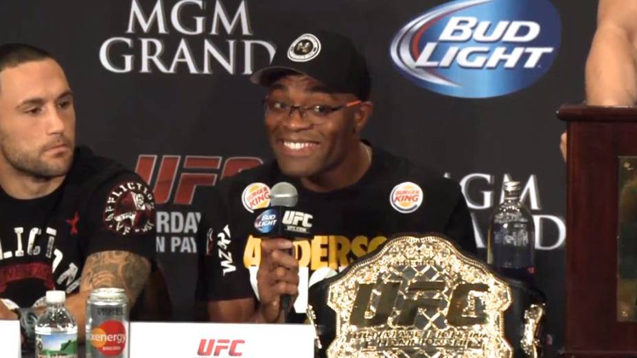 A entrevista coletiva dos participantes do UFC 162, em Las Vegas