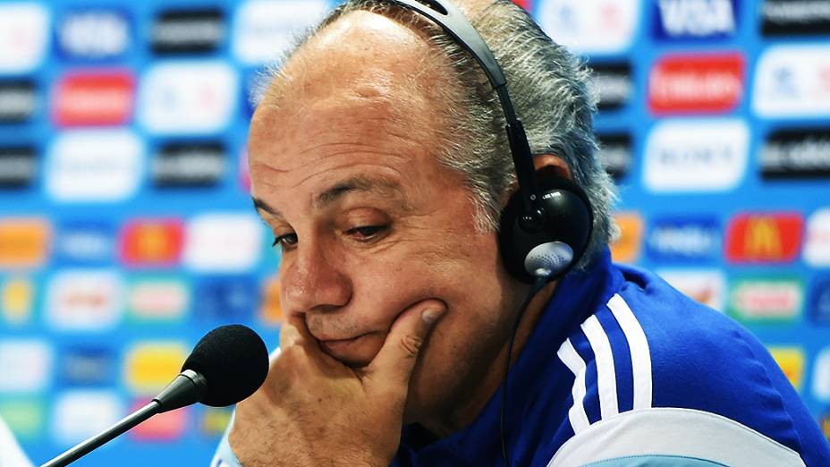 O técnico da Argentina, Alejandro Sabella, em entrevista coletiva no Mineirão, na véspera da partida contra o Irã