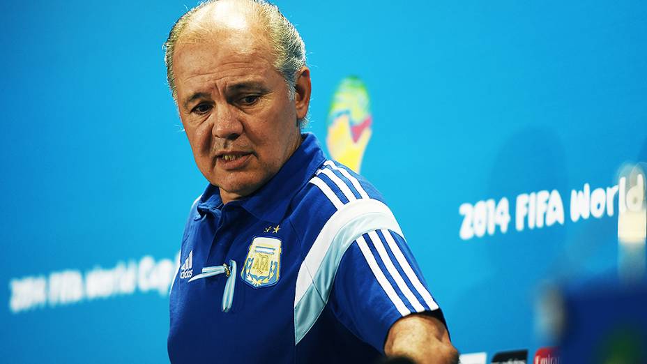 O técnico da Argentina, Alejandro Sabella, em entrevista coletiva no Mineirão, na véspera da partida contra o Irã