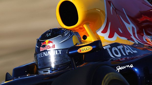 Com seu carro Red Bull RB7, o campeão mundial Sebastian Vettel fez o melhor tempo do primeiro dia de testes em Valência, na Espanha