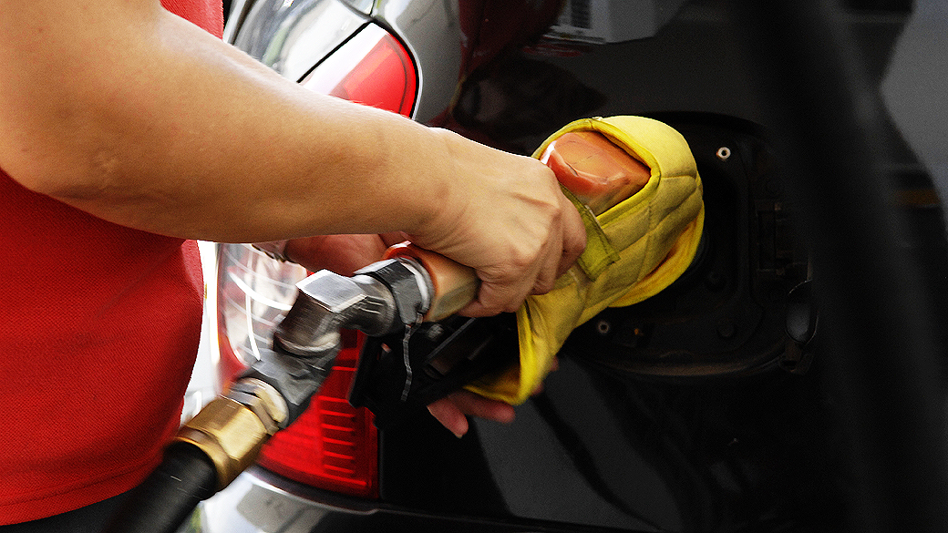 Abastecimento de gasolina nos postos do Brasil