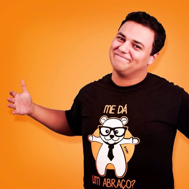 O comediante gospel Paulo Zamparo, no stand-up Santo Riso