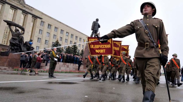 Soldados russos durante celebração do Dia da Vitória em Stavropol, Rússia