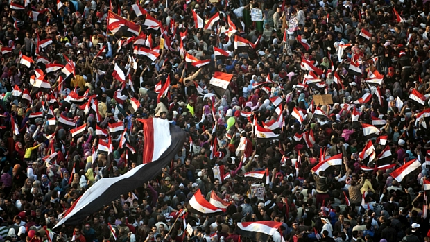 Egípcios comemoram uma semana da queda de Mubarak, no Cairo