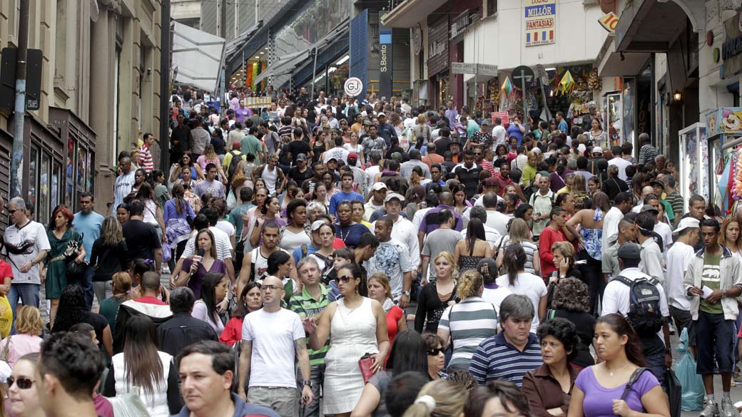 Movimento na rua 25 de Março: São Paulo tem a maior população do país