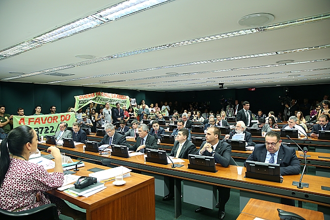 Comissão Especial da Câmara vota texto-base do projeto que revoga o Estatuto de Desarmamento