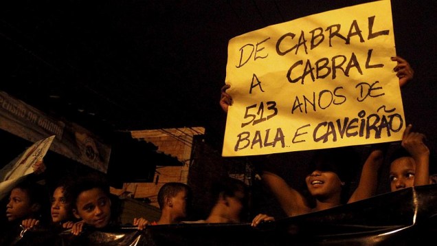 Complexo da Maré: moradores protestam após mortes na favela