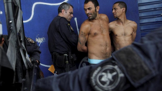 Complexo da Maré: preso suspeito (centro da foto) de matar sargento do Bope