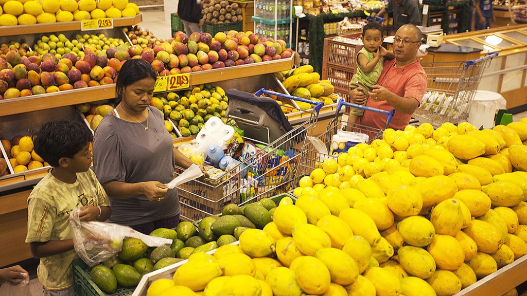 Segundo o IBGE, o principal destaque deste mês ficou para os preços de alimentos, que subiram 1,56%