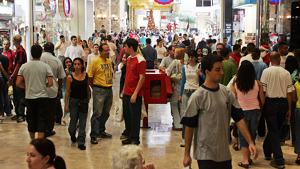 Movimento de compras no Shopping Center Norte