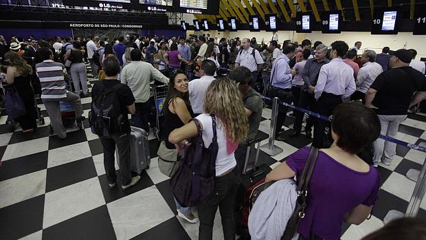 Uma pane no check in eletrônico da TAM provocou grandes filas em aeroportos do país nesta sexta. Na foto, Aeroporto de Congonhas, em SP