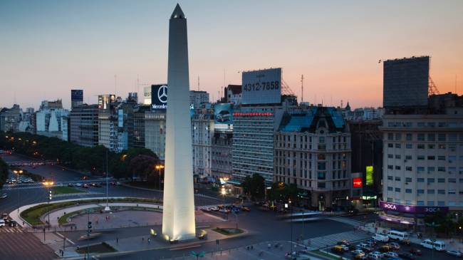 Obelisco na praça da República em Buenos Aires, Argentina