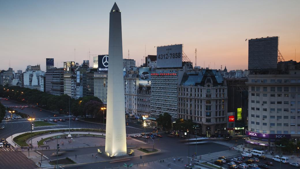 Obelisco na praça da República em Buenos Aires, Argentina