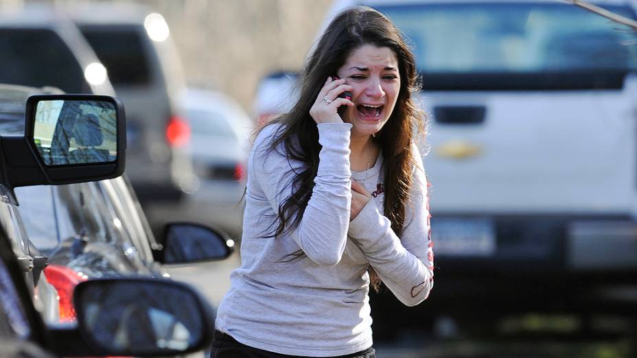 Pelo menos 27 pessoas, incluindo crianças, foram mortas nesta sexta-feira, quando um atirador abriu fogo em uma escola primária em Newtown, Connecticut