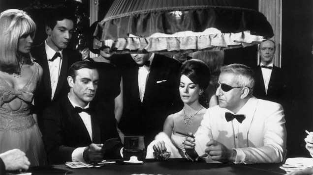 Contracenando com Claudine Auger e  Adolfo Celi no longa 007 Contra a Chantagem Atômica, de 1965