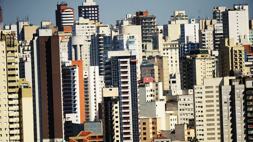 No primeiro semestre deste ano, as vendas de imóveis na capital paulista totalizaram 9.054 unidades, retração de 48,3% sobre o mesmo intervalo de 2013