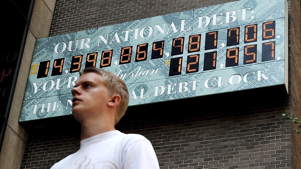 painel eletrônico em Nova York faz contagem aproximada da dívida americana