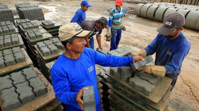 Trabalho na produção de tijolos foi oferecido a José Dirceu durante o cumprimento da pena em regime semiaberto
