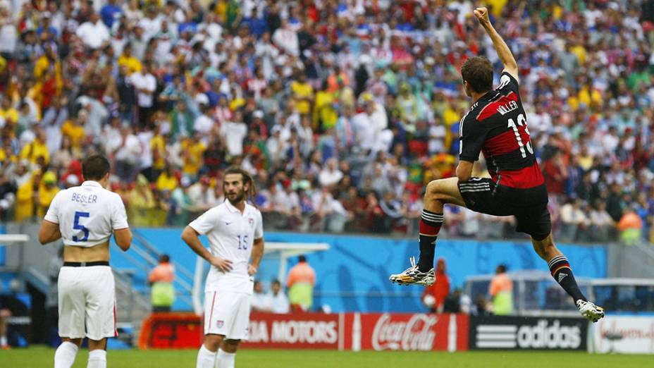 Thomas Müller comemora após marcar gol para a Alemanha contra os Estados Unidos