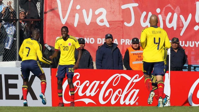 Gustavo Ramos, da Colômbia, comemora seu gol com Pablo Armero e Gustavo Bolivar, durante a partida contra a Costa Rica na primeira fase da Copa América 2011, disputada na Argentina