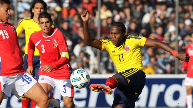 Hugo Rodallega, da Colômbia, em lance durante durante a partida da primeira fase da Copa América 2011, disputada na Argentina
