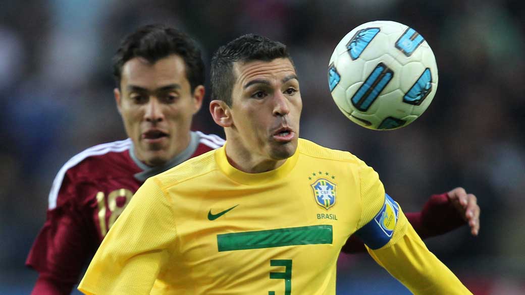 Lúcio durante partida entre Brasil e Venezuela válida pela primeira fase da Copa América, disputada na Argentina