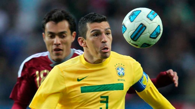 Lúcio durante partida entre Brasil e Venezuela válida pela primeira fase da Copa América, disputada na Argentina