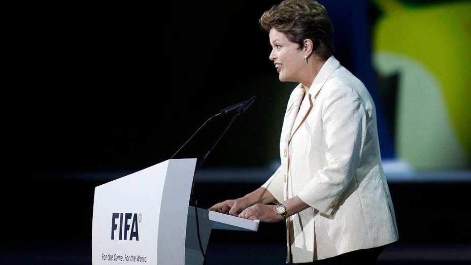 Dilma Rousseff na apresentação do sorteio dos grupos da Copa das Confederações