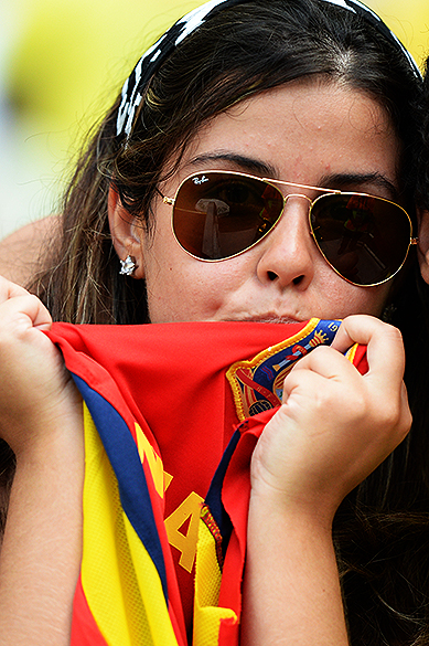 Torcida da Espanha, no jogo contra a Nigéria, pela Copa das Confederações, em Fortaleza