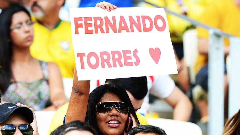 Torcida da Espanha, no jogo contra a Nigéria, pela Copa das Confederações, em Fortaleza