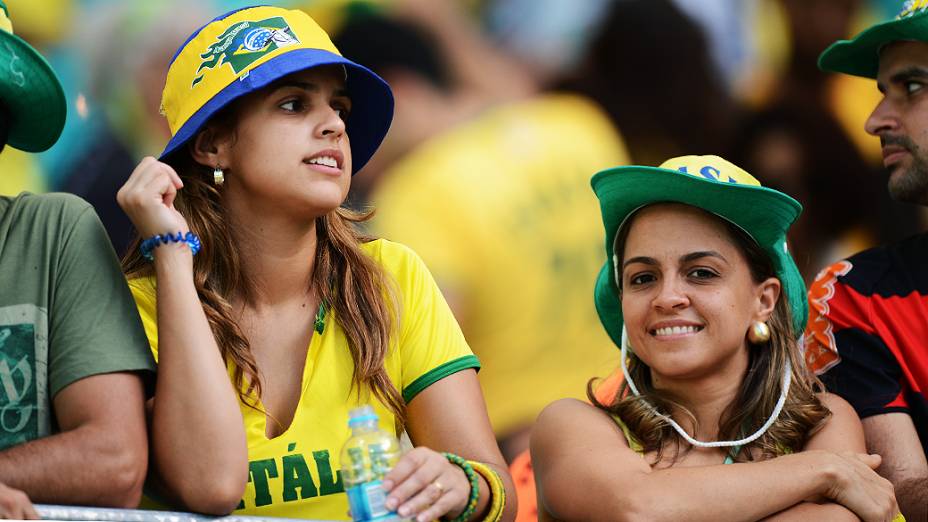 Torcida brasileira comparece na Arena Fonte Nova, em Salvador, para o jogo entre Brasil e Itália, pela Copa das Confederações