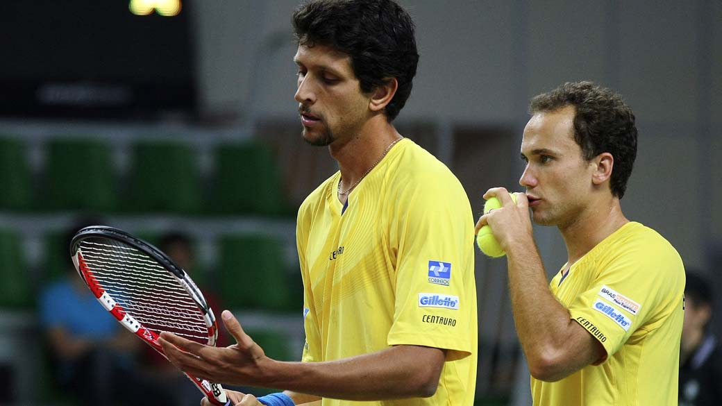 Os brasileiros Marcelo Melo e Bruno Soares durante a Copa Davis