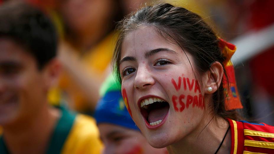 Torcedora da Espanha durante partida contra a Austrália