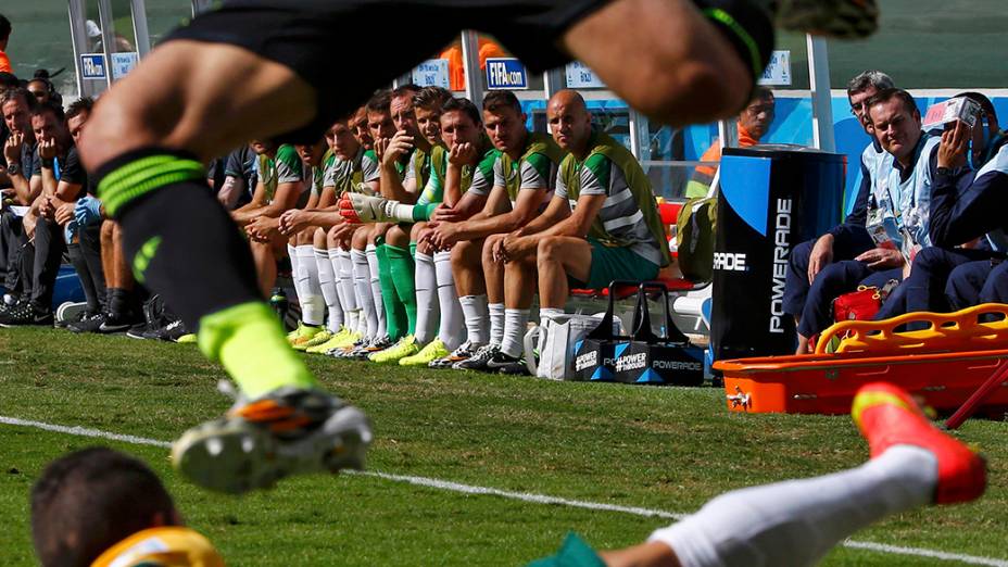 Jogadores assistem partida entre Austrália e Espanha