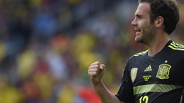 Juan Mata comemora terceiro gol da Espanha