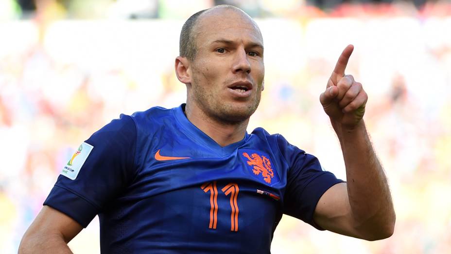 Arjen Robben comemora gol contra a Austrália