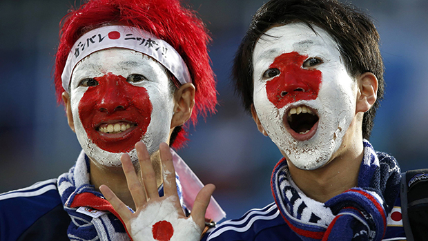 Torcedores do Japão na partida contra a Grécia, em Natal