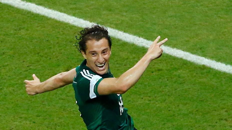 Andres Guardado comemora segundo gol contra a Croácia